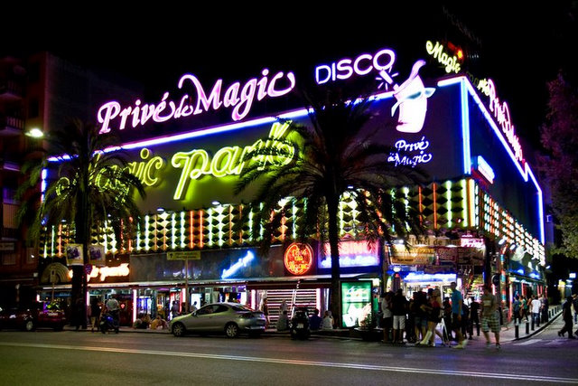 Lloret de mar bars/pubguide NEW for 2022 = LLORET DAYS